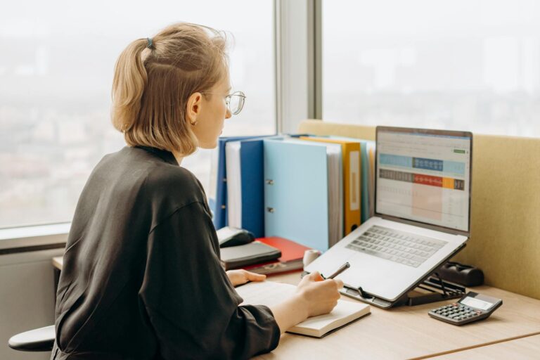 Stundenzettel Excel Vorlage – Arbeitszeiten automatisch berechnen