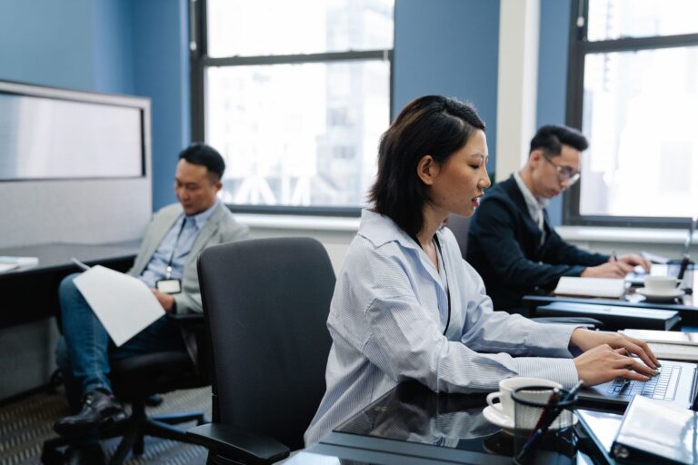 Vom Solopreneur zum Team: Software-Auswahl beim ersten Mitarbeiter Office Programme – Vom Solopreneur zum Team: Software-Auswahl beim ersten Mitarbeiter