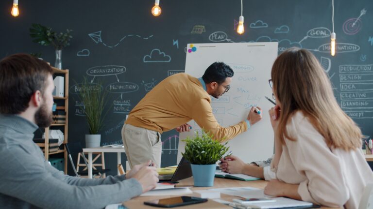 Personalverwaltung im Startup: Warum Struktur mit dem ersten Arbeitsvertrag beginnt