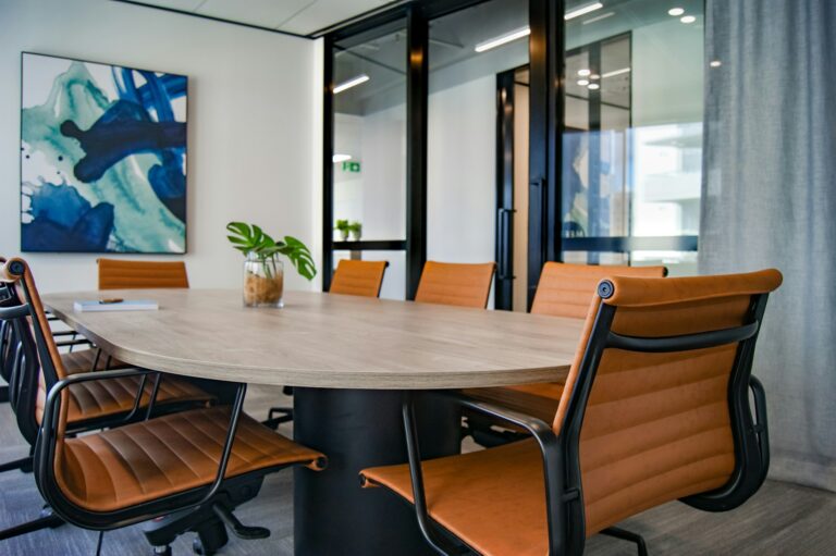 Büroreinigung im Startup: Selber machen oder Dienstleister beauftragen?